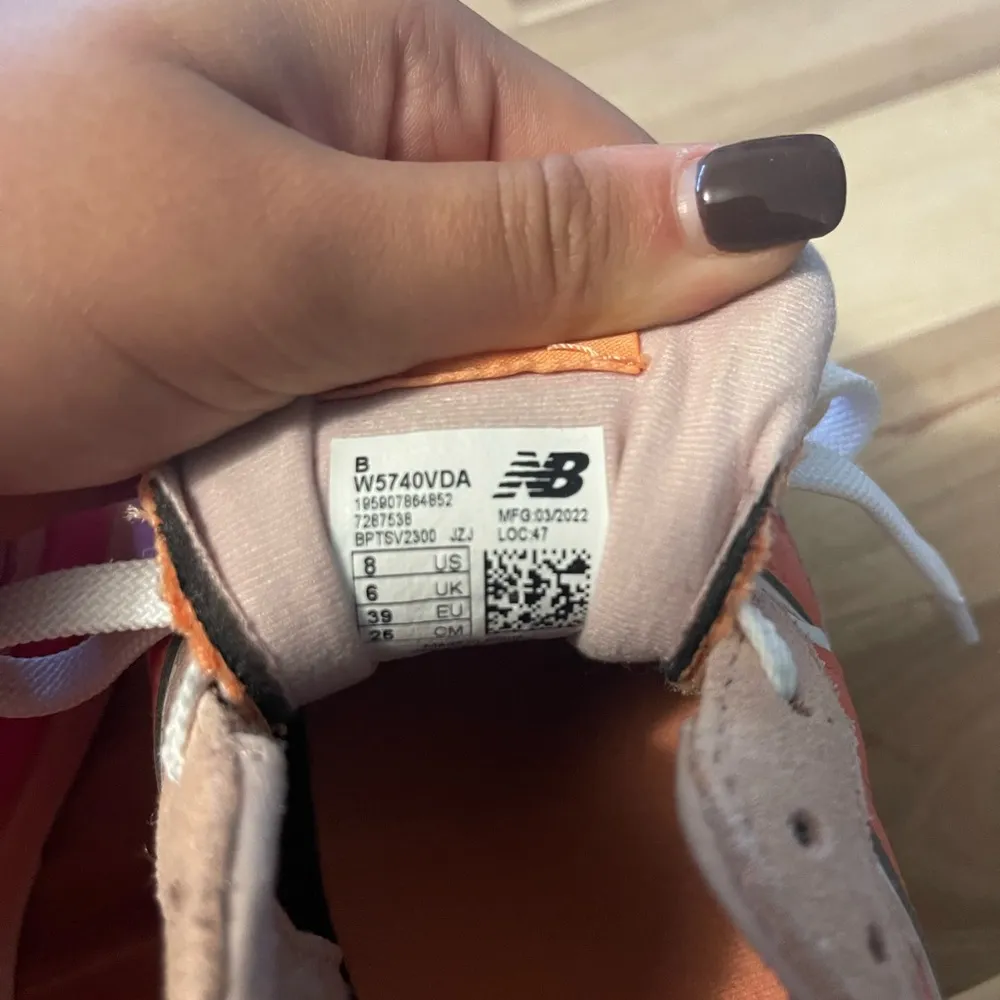 New Balance Orange and Pink Sneakers - Image 5