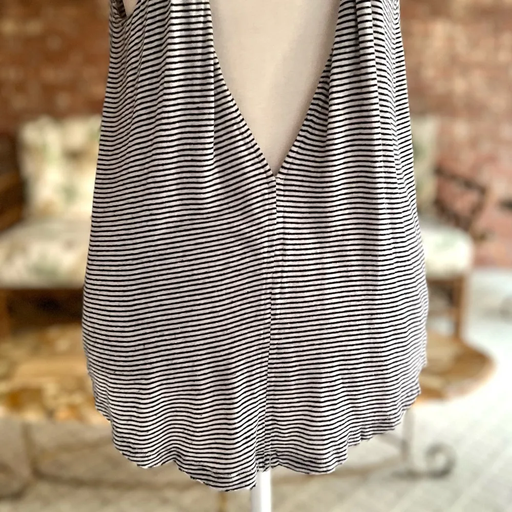 American Eagle Top Striped Twist Back Black White M Athleisure Yoga Tank Gym - Image 10