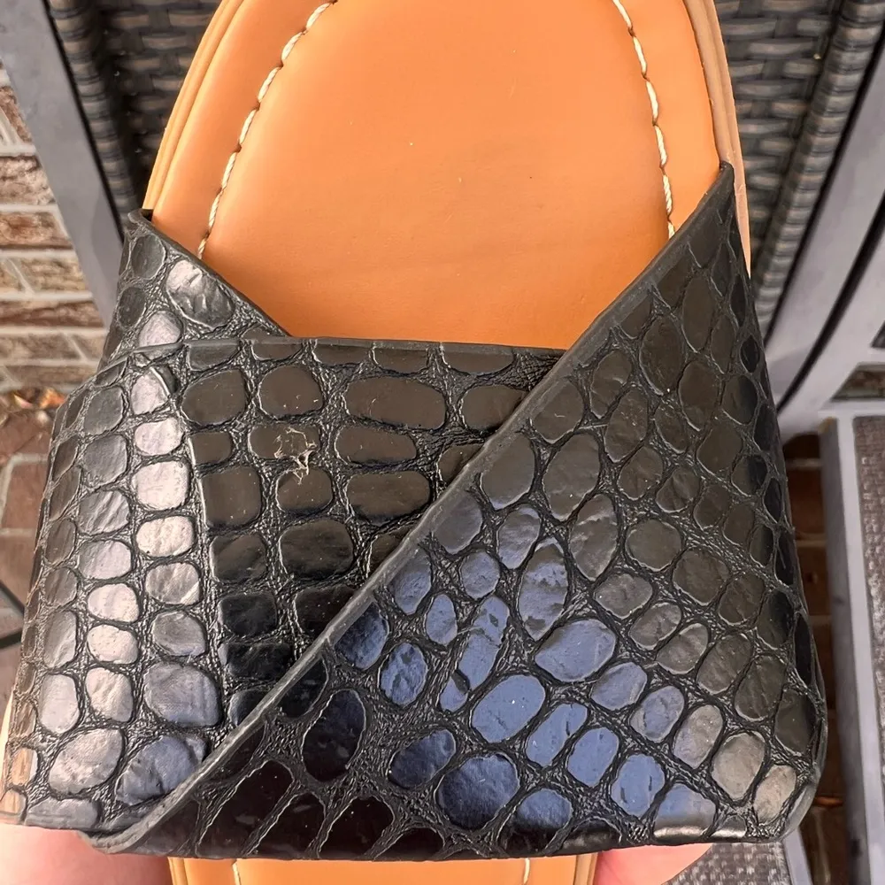 NWT Pierre Dumas Black Faux Crocodile Snakeskin Black Slide Sandals. Size 8.5 - Image 4