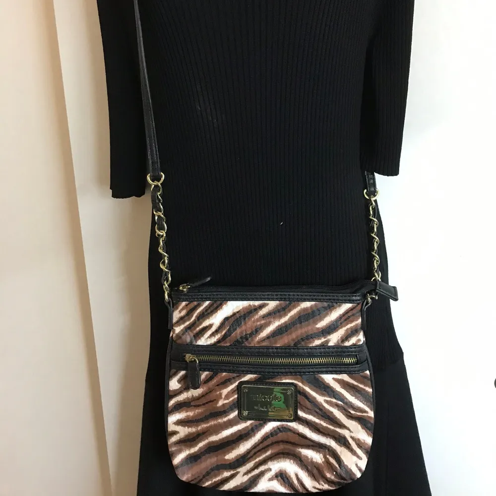 Nichole Tiger Skin Pattern Crossbody Bag - Image 7