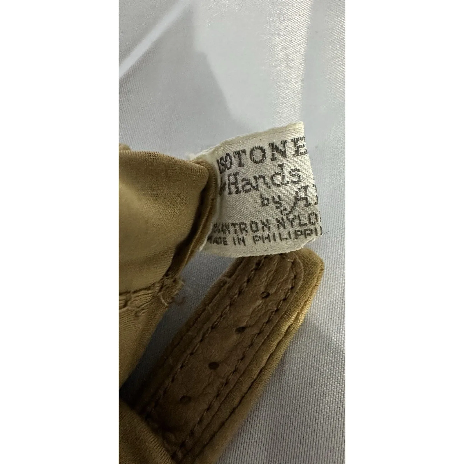 Vintage Isotoner By ARIS One Women's Driving Gloves Tan W/Gold Lion Head Size M - Image 4