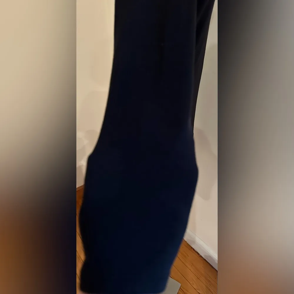 Calvin Klein Black Long Sleeve Cold Shoulder T Shirt Gold Metal Brand Mark Sz M - Image 4