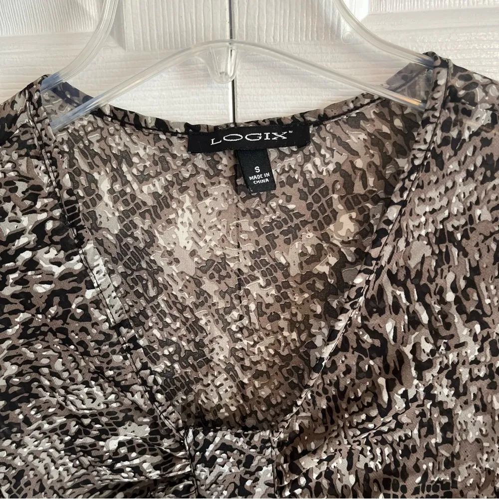 Logix Animal Print Scrunched Front Lightweight Top Size Small - Image 3
