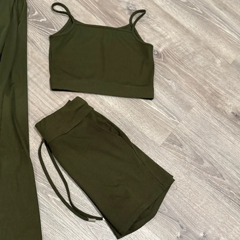 Olive Green Women's Shorts Set (3 piece) Size M - Image 3