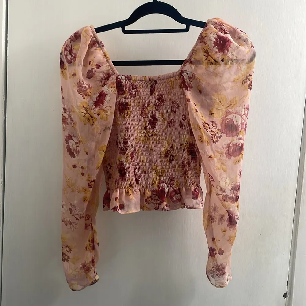 Express pink flower crop top with sheer sleeves size XS - Image 3