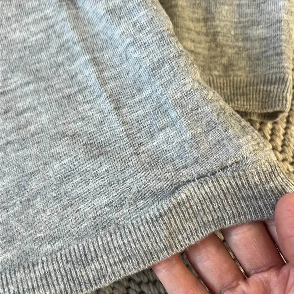 Banana Republic Sweater - Image 5