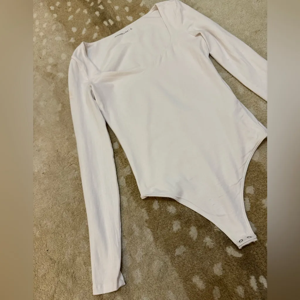 Abercrombie & Fitch white long sleeve snap bodysuit women’s size small - Image 3