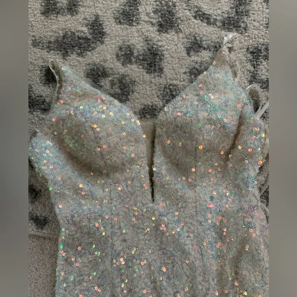 White Sequin Gown Size 6 - Image 8