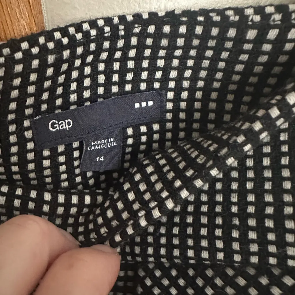 NWOT! GAP Monochrome Patterned Mini Skirt - Image 3