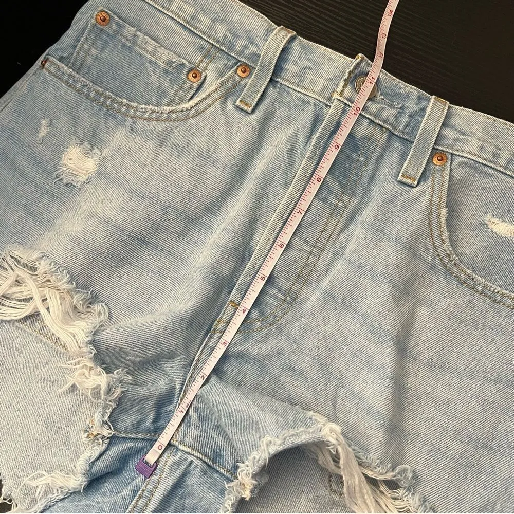 Levi's ✨ Levi’s Women’s Light Wash Distressed 501 Button Fly Shorts 30 - Image 10