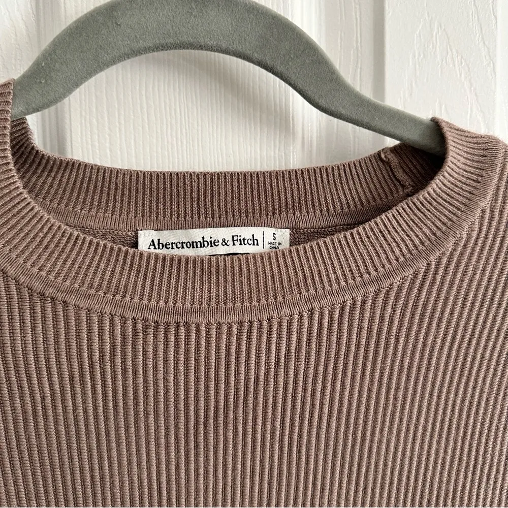 Fitted Crewneck Sweater Women’s Size Small - Image 2