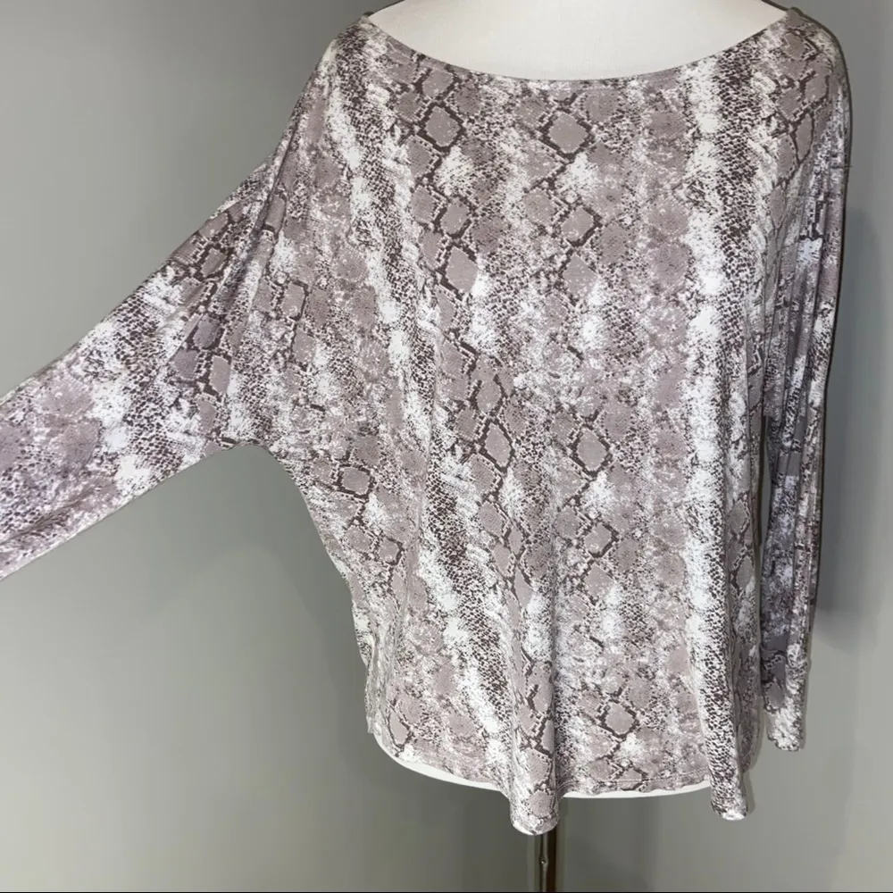Soft Joie Darilynn snake print dolman top Gray - Image 4