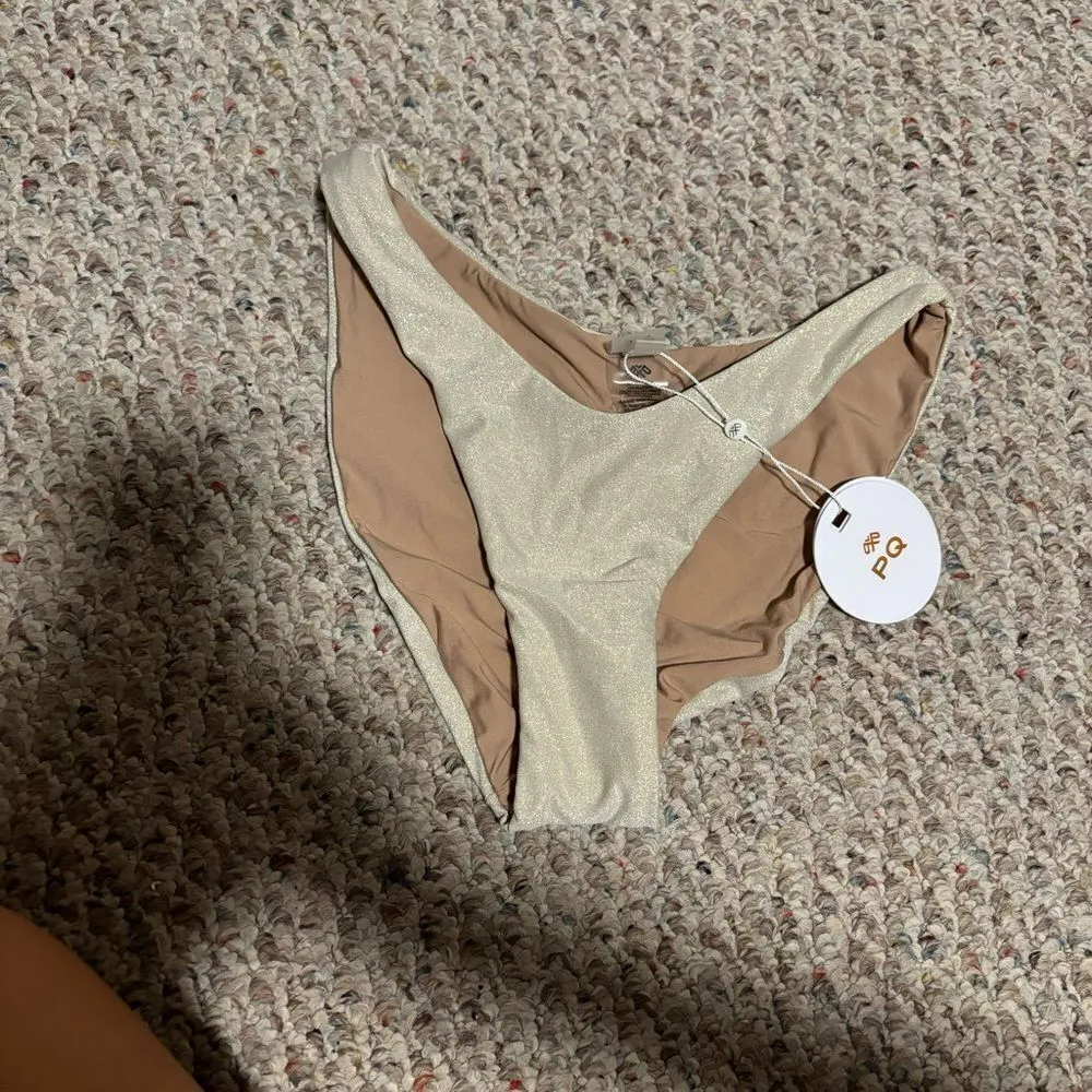 NWT PilyQ Sandstone Basic Ruched Bikini Bottom Shimmer Glitter- Size Medium - Image 3
