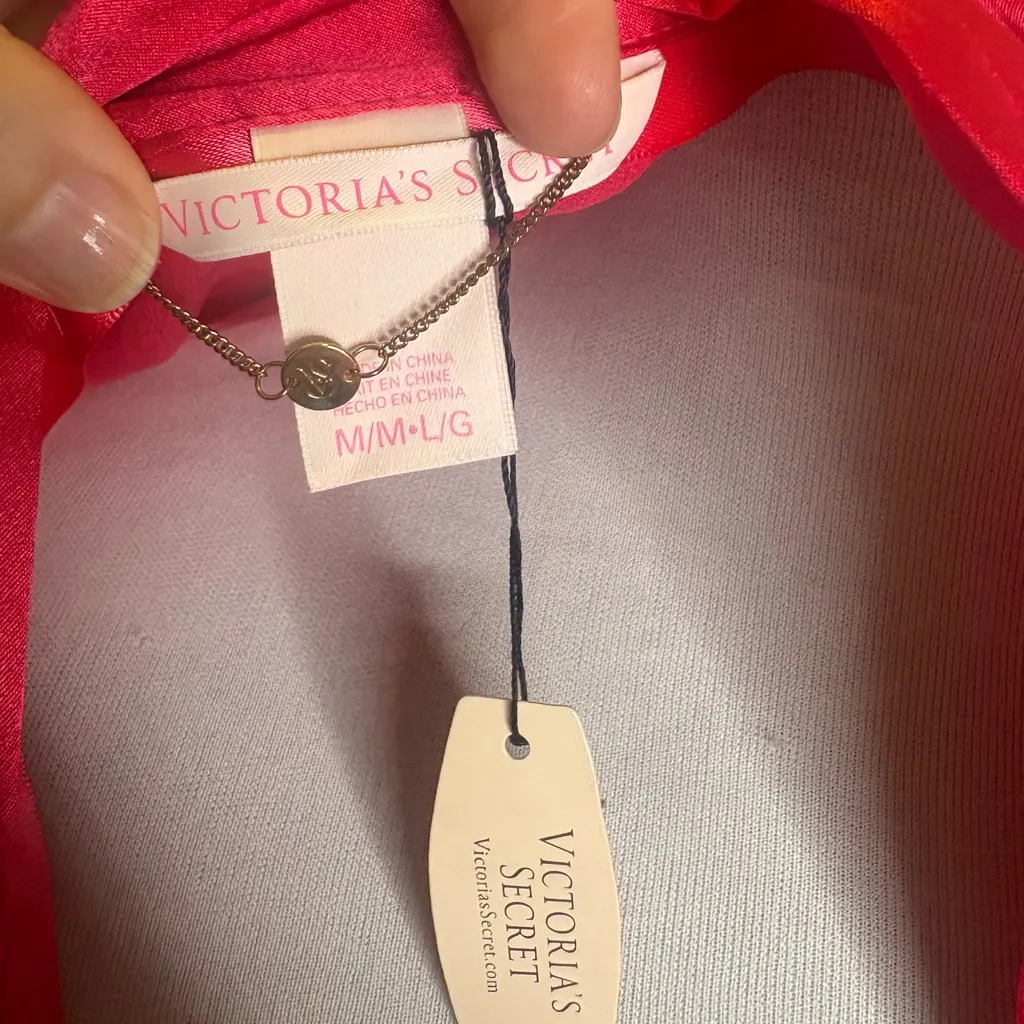 Victorias Secret Red Satin Robe Medium/ Large NWT - Image 4