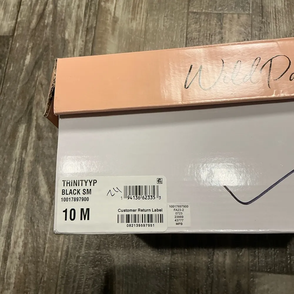 Wild Pair Black Ankle Booties Size 10 - Image 12