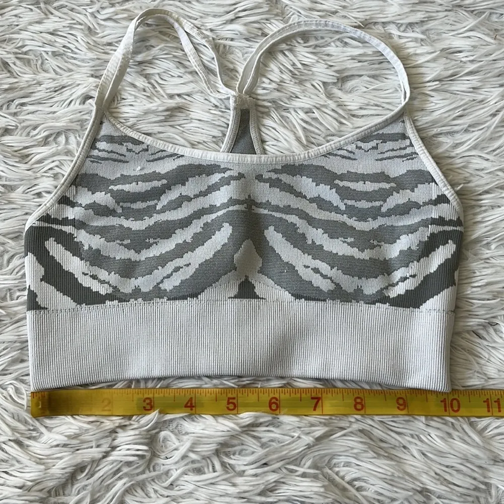 Spiritual Gangster Women’s Gray zebra print yoga Sports bra size XS/S Nwot - Image 4