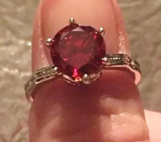 &merci Beautiful ruby red ring - Image 2