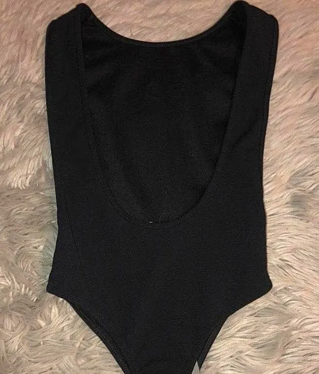 Pretty Little Thing Side Boob Bodysuit - Image 4