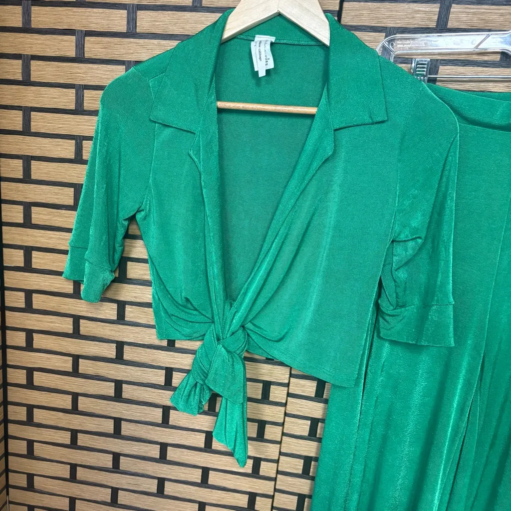 Yellow Cabbage Green Two Piece Outfit Size Small - Image 2