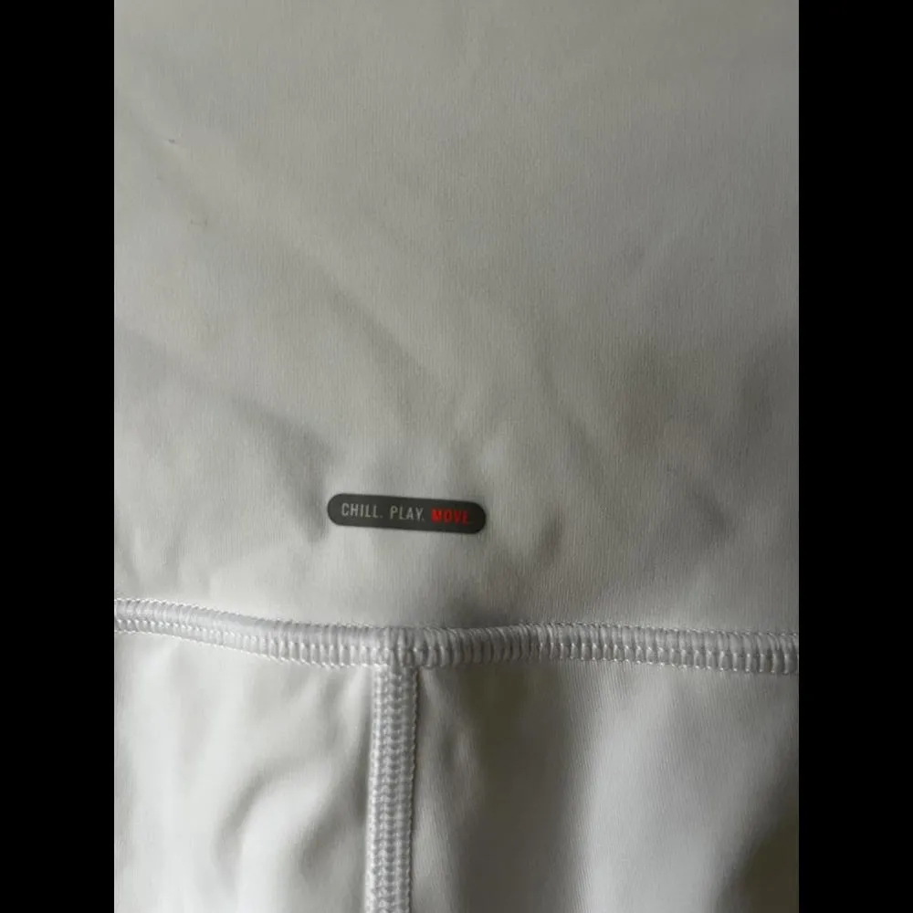 Aerie High-Waisted White Active Shorts with Pockets - Medium - Image 6