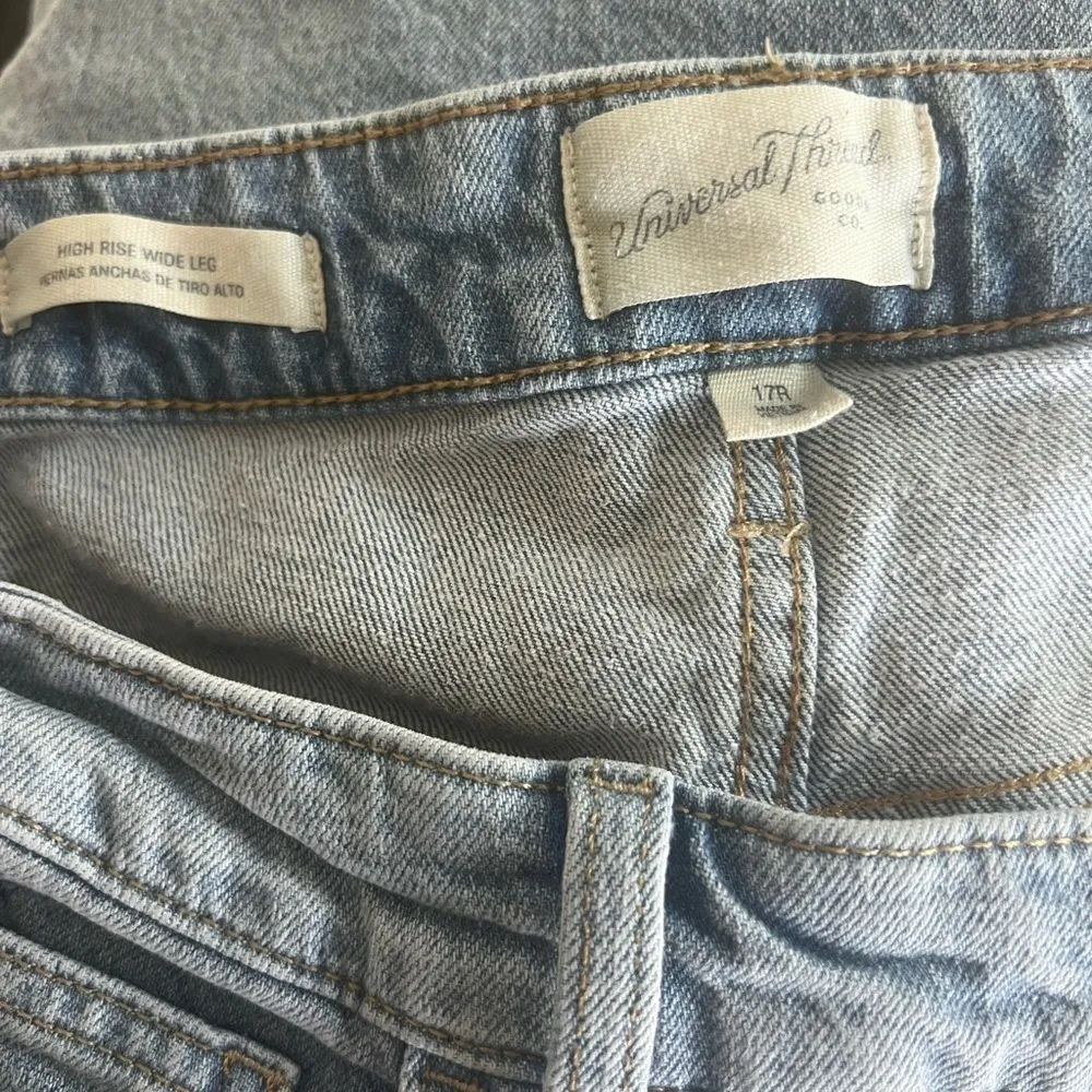 Universal Thread High Rise Womens Blue Ripped Jeans - Image 3