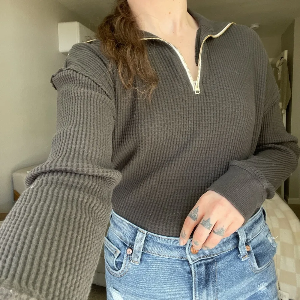 Grey Waffle Knit Long Sleeve - Image 4