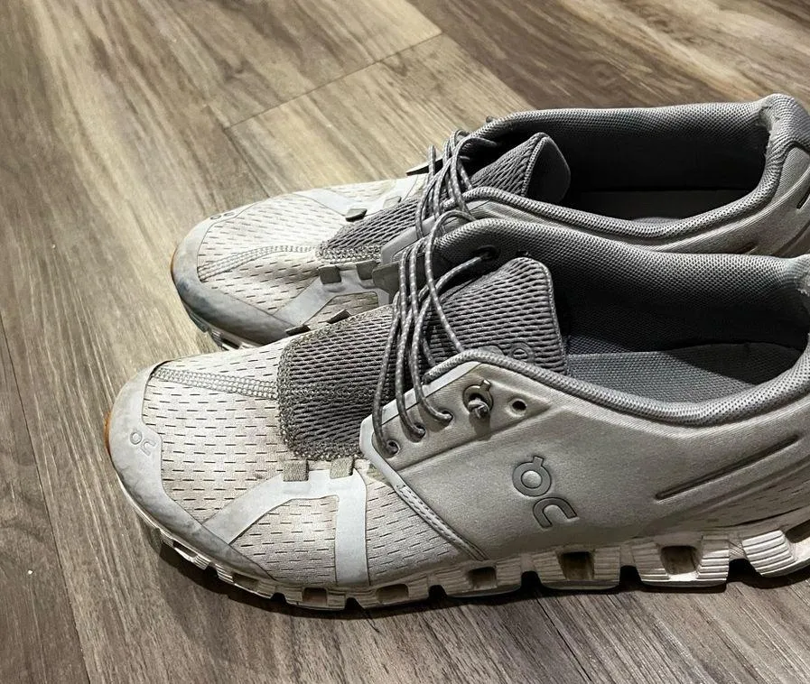 ON Running Gray Athletic Shoes Size 8.5 - Image 4