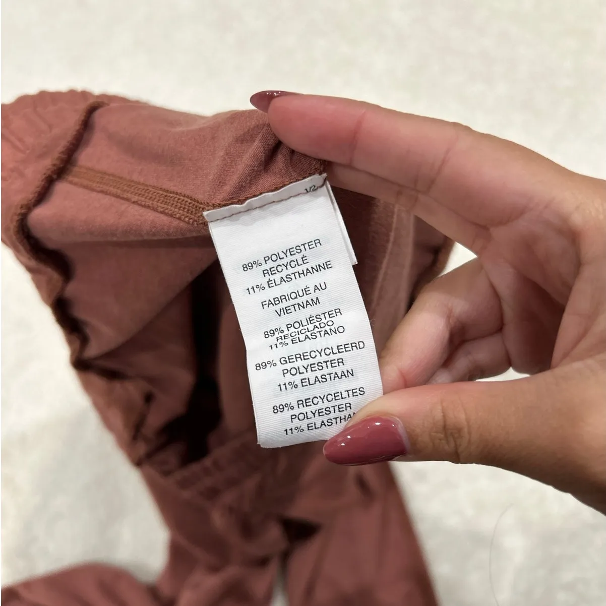 Rare Vuori Women's Performance Jogger Size Small - Image 6