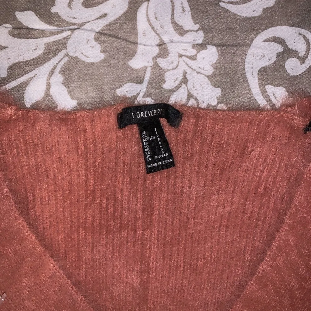 NWOT Fuzzy oversized sweater small - Image 3