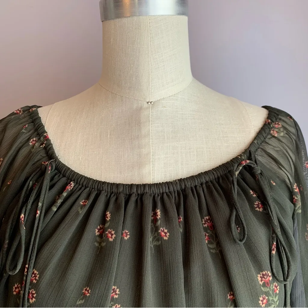 White House Black Market green floral off the shoulder bell sleeve blouse XS - Image 6