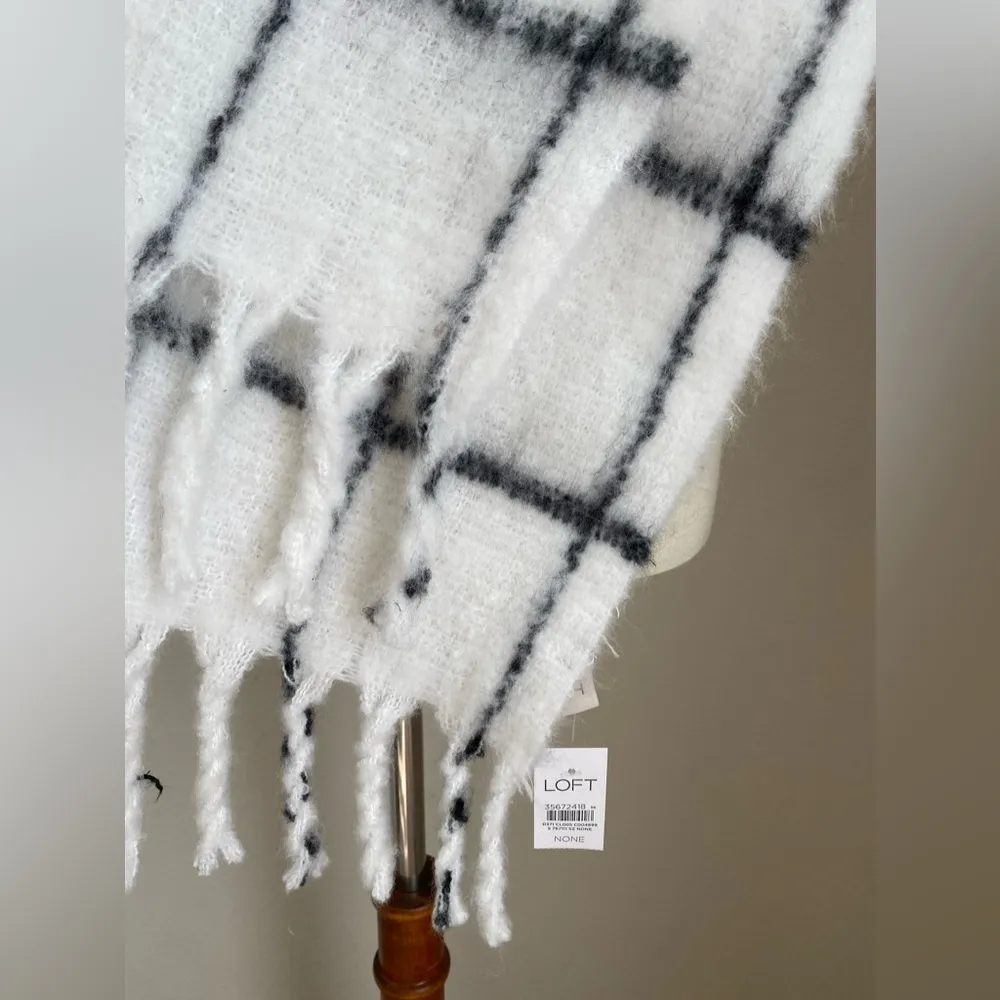 NWT Loft White & Black Plaid Brushed Blanket Scarf - Image 3