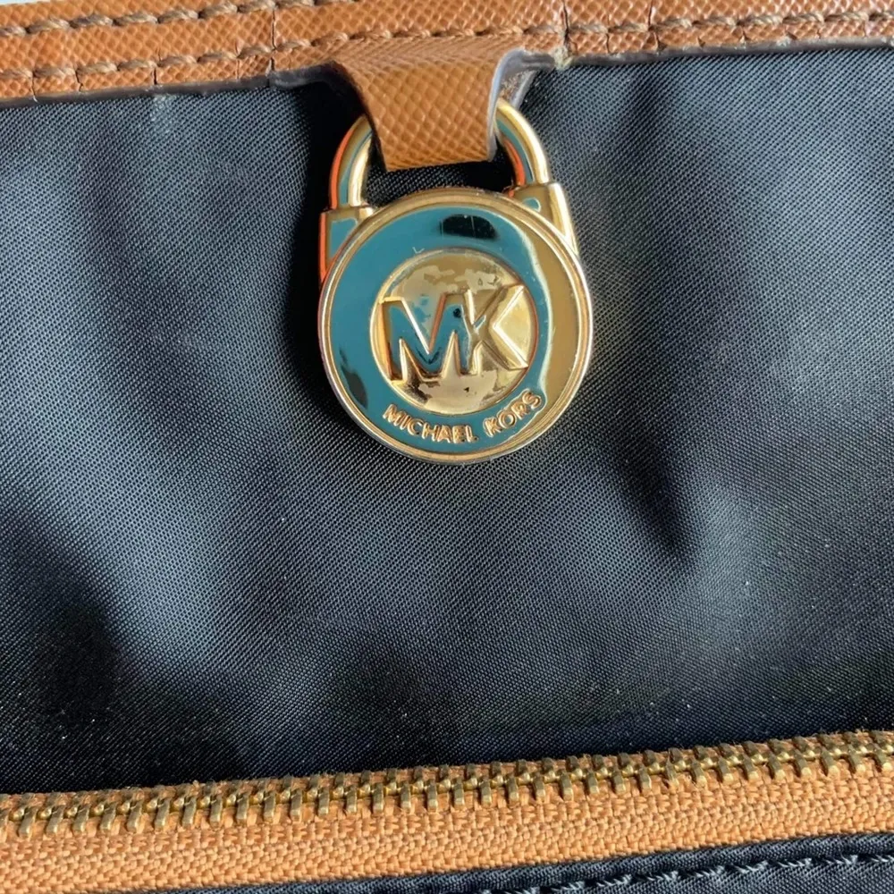 Michael Kors Kempton Small Crossbody Bag - Image 3