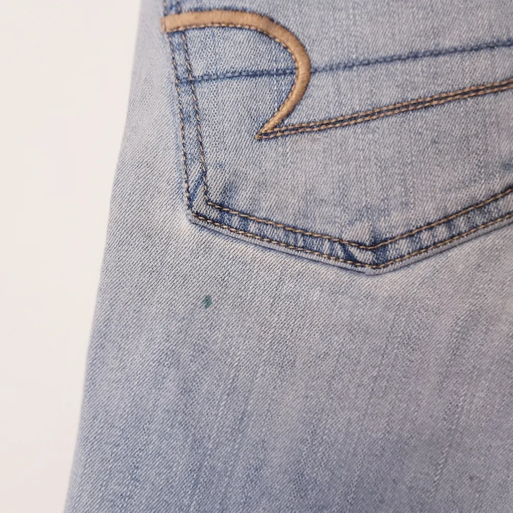 American Eagle Outfitters Blue Jean Jegging Shorts with Frayed Hem Size 2 - Image 4