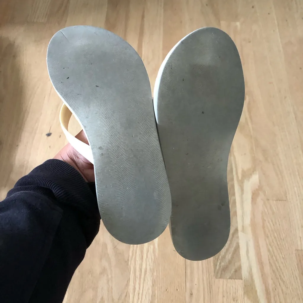 Elegant Tory Burch Cream Flip-Flops kira size 5 - Image 4