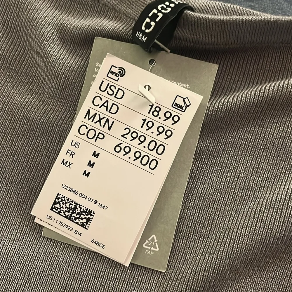 NWT H&M TOP - Image 2