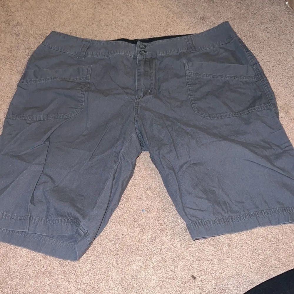 Columbia shorts size 12 - Image 3