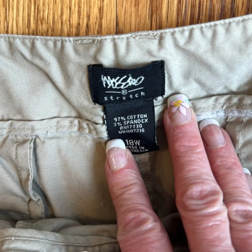 Mossimo women’s Chino shorts Size 18W - Image 2