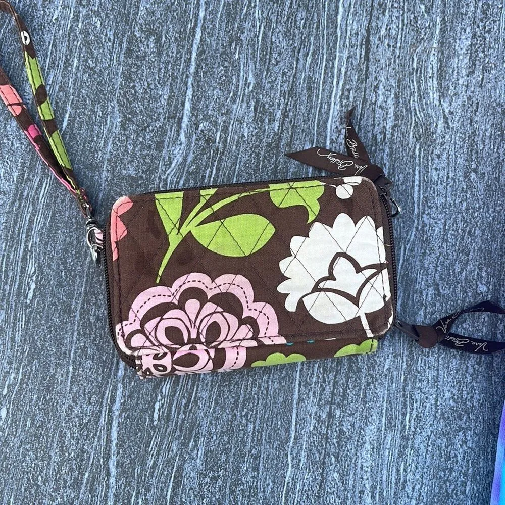 Vera‎ Bradley Wristlet Wallet. Carry it all in one compact place. - Image 5