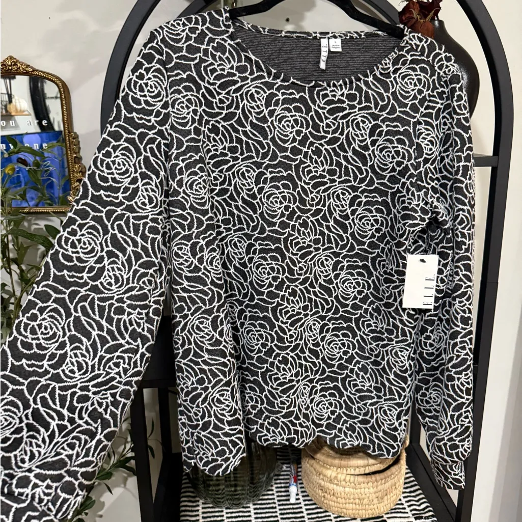 Elle Monochrome Floral Blouse size large - Image 2