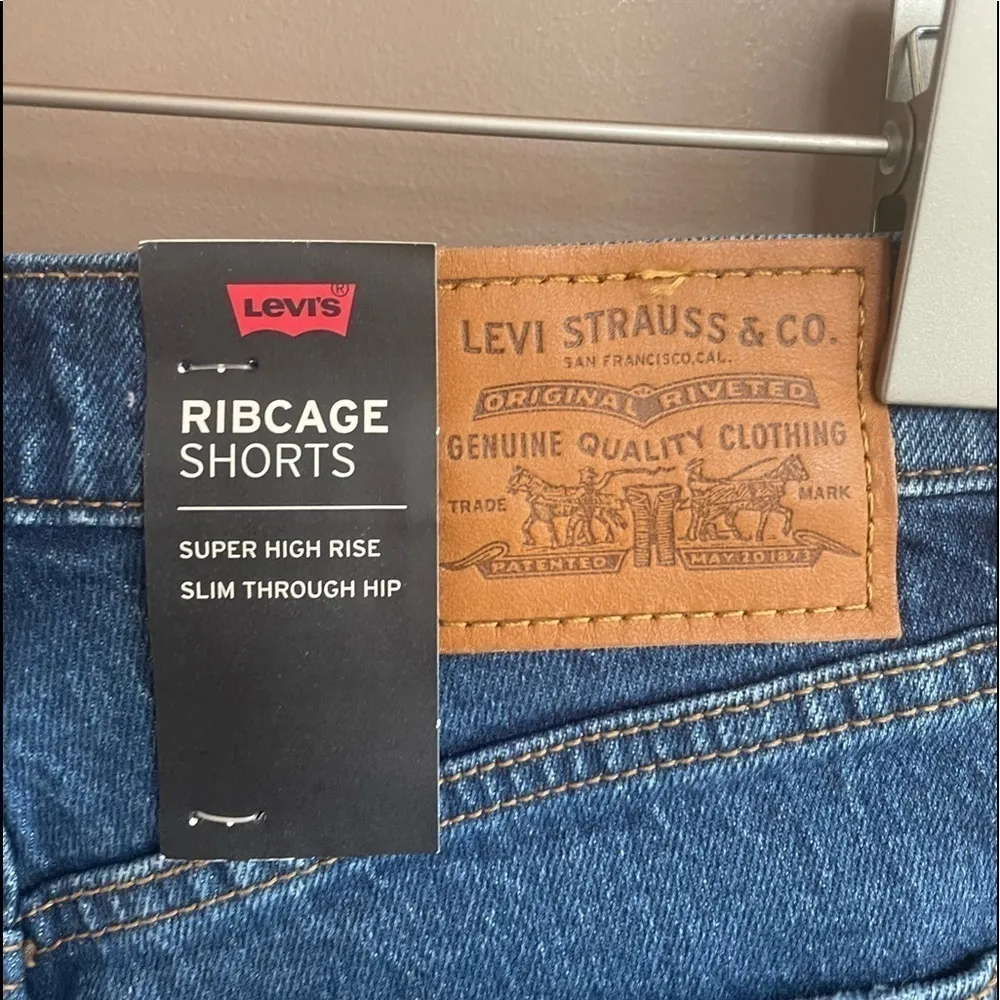 NWT‎ Levi’s Ribcage Short in Charleston Chill Size 28 - Image 8