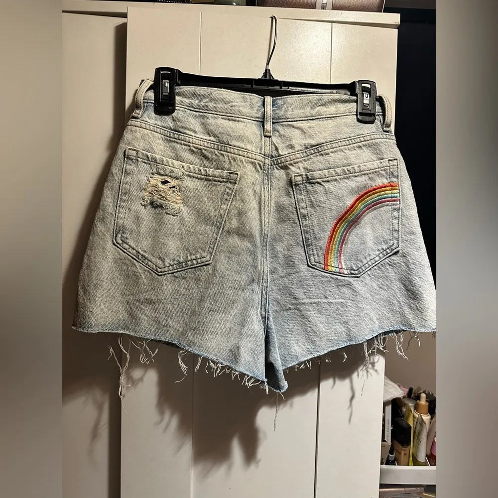 NWOT PacSun Rainbow🌈Ultra High Rise Buttonfly Vintage Shorts Distressed Raw Hem - Image 4