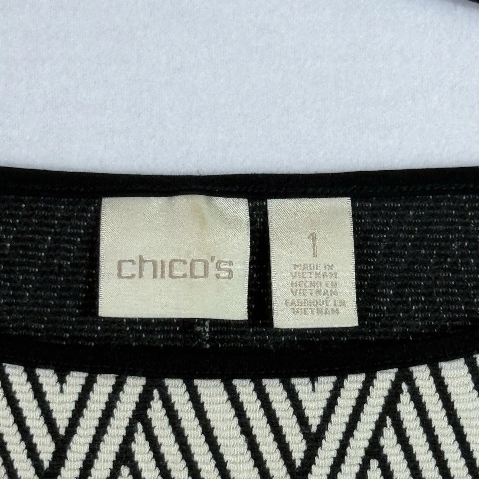 Chico's Cream Black Diamond Jacquard 3/4 Sleeve Top Blouse Size 1 US M Workwear - Image 3
