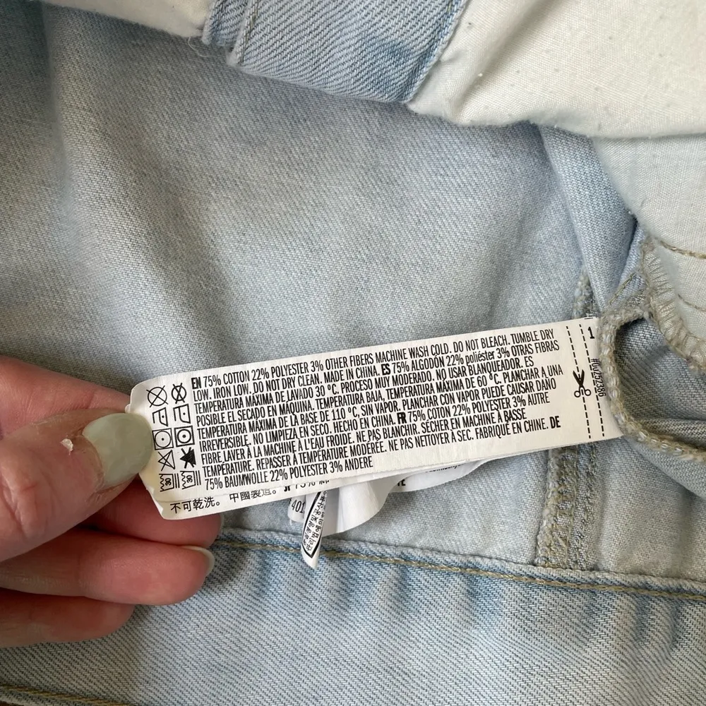 Forever 21 distressed light wash denim jean jacket  ~ holes 90s Y2K ~ Size Small - Image 8