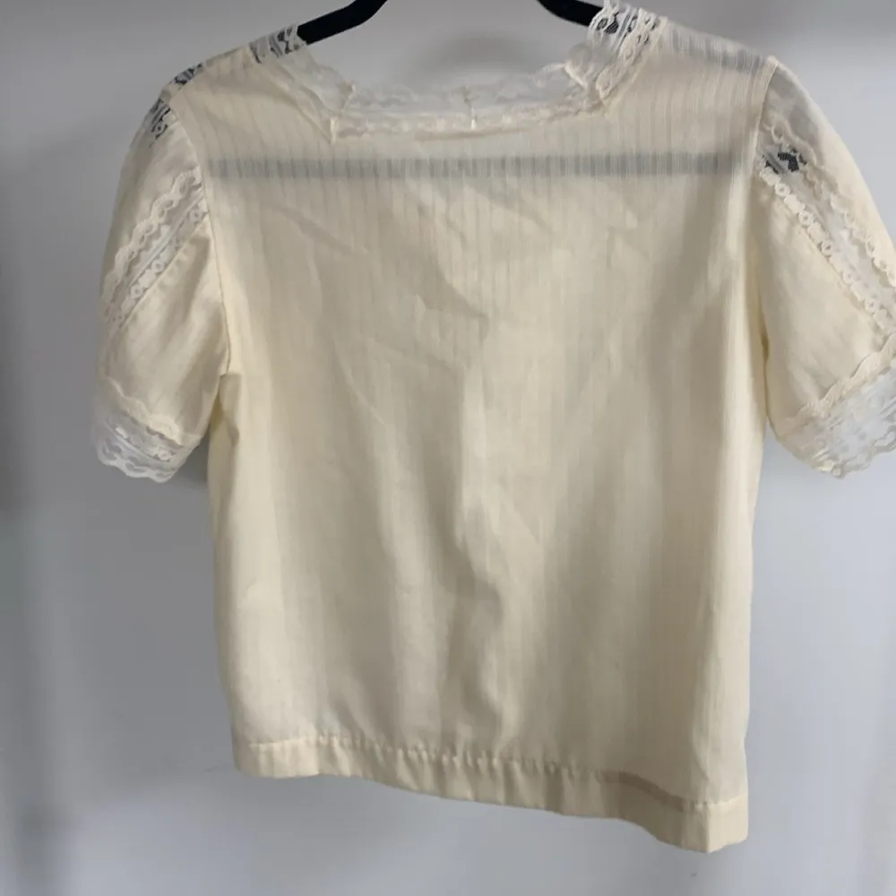 Vintage Lace Semi - Image 4