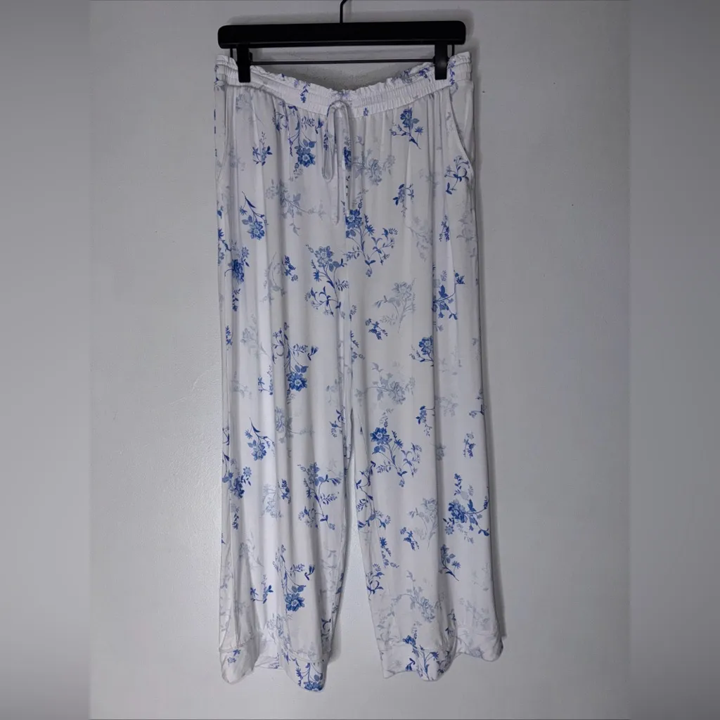 LOFT Women's PJ M Notch Ladies Collar Capri Sleep‎ Pajama Set Blue Floral Size M - Image 6
