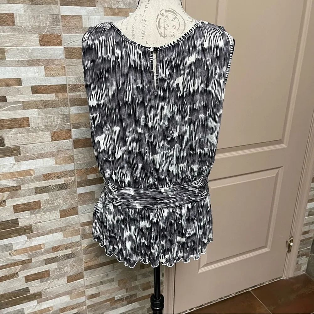 banana Republic Sleeveless Peplum Knit Pleated Top Blouse Size M - Image 4