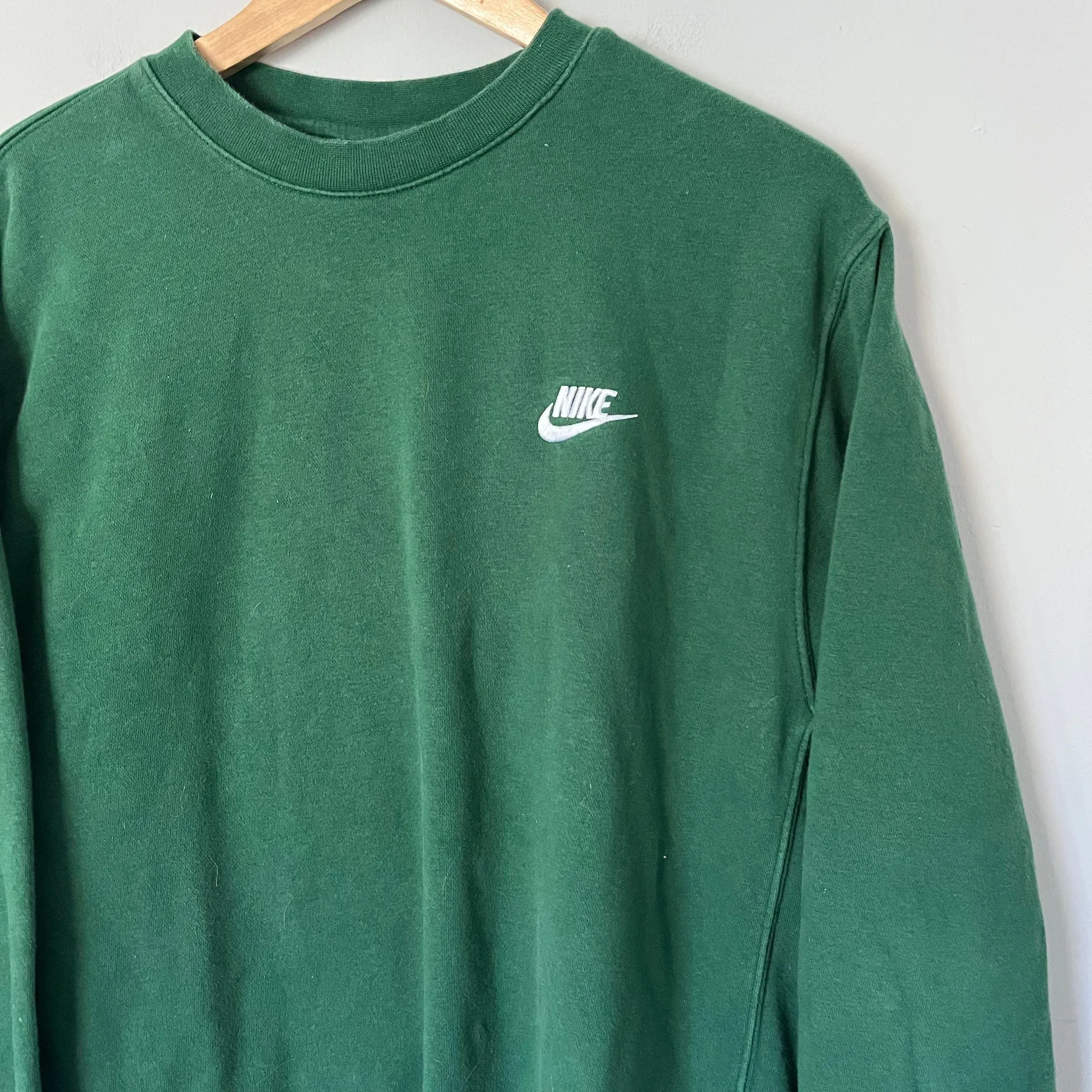 green pullover sweatshirt - Image 2