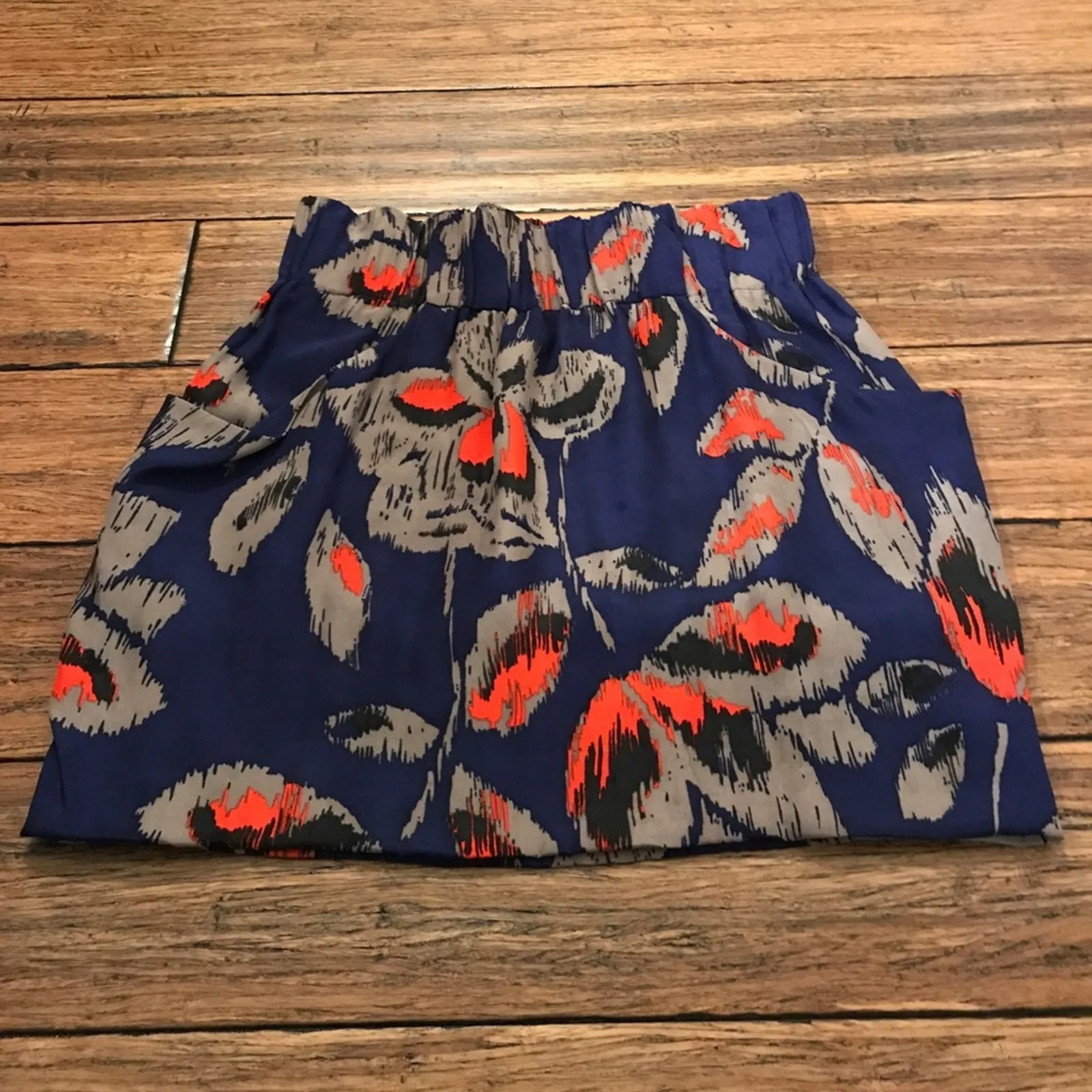 Dolce Vita Skirt 100% Silk Blue Mini Size XS - Image 2