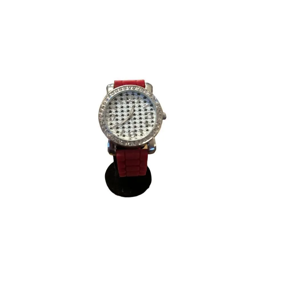 Vintage Geneva red black checkered Rubber Band Ladies Quartz Watch - Image 5