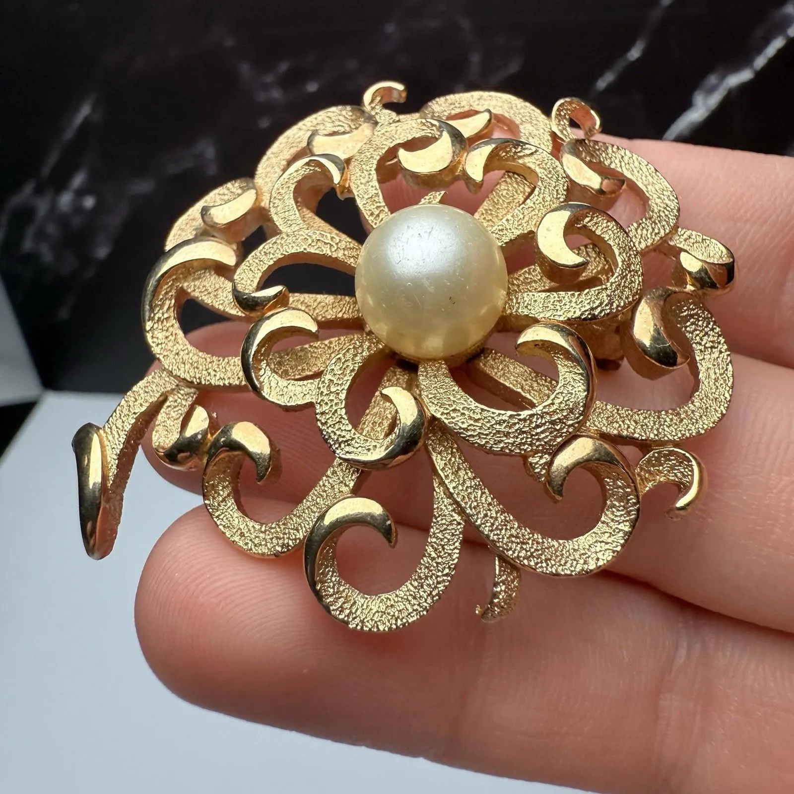 Vintage Crown Trifari Textured Flower Faux Pearl Brooch Pin Gold Tone Signed - Image 9